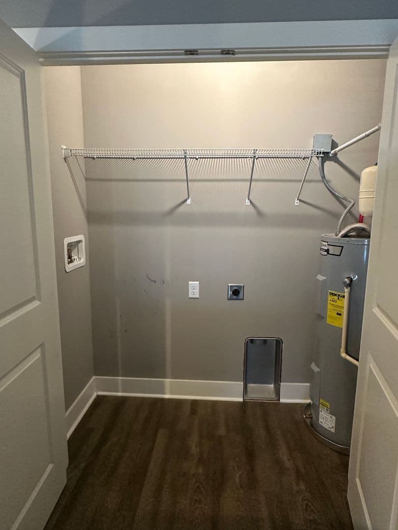 White House Apartment: 2940 US-31W