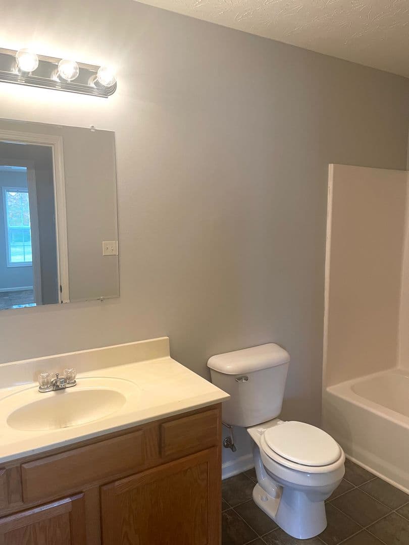 Bowling Green Apartment: 387 Lower Stone Avenue