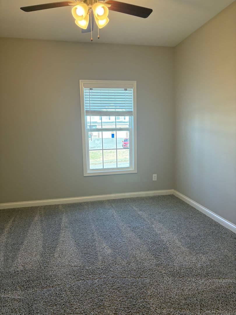 Bowling Green Apartment: 222 Moss View Street
