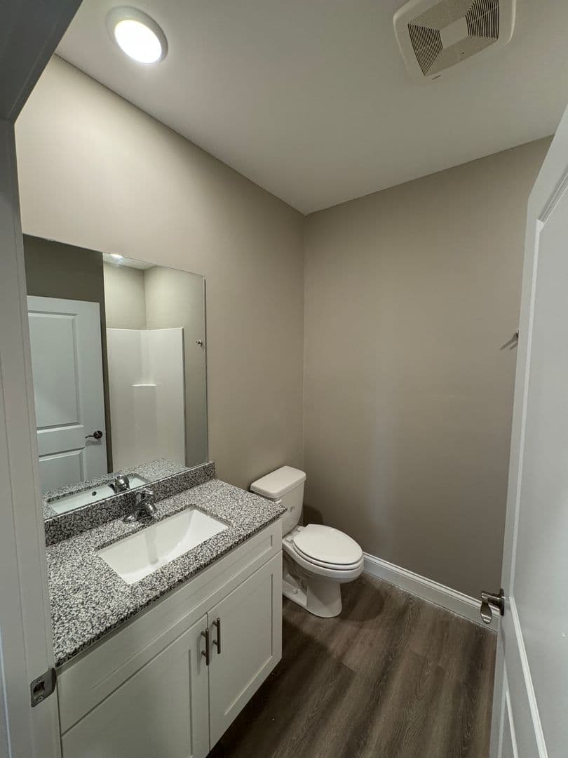 Bowling Green Apartment: 5204 Bakers Spring Street