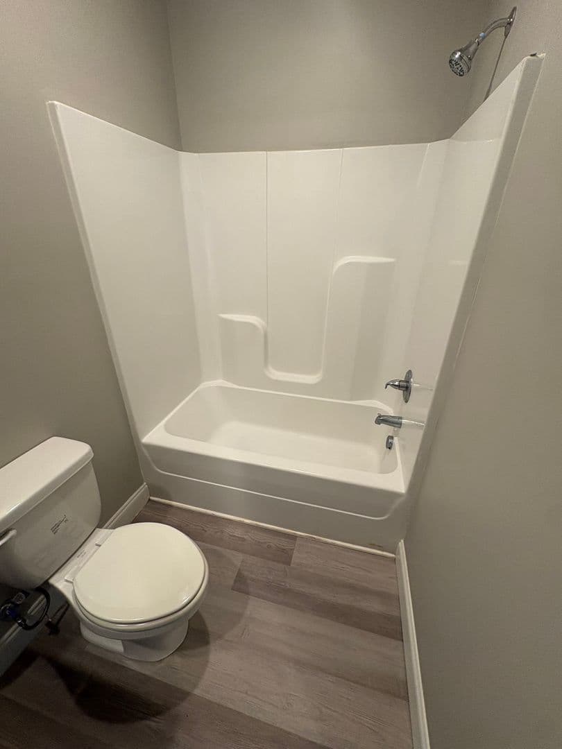 Bowling Green Apartment: 173 Windover Avenue