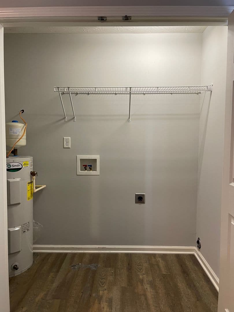 Bowling Green Apartment: 398 Lower Stone Avenue