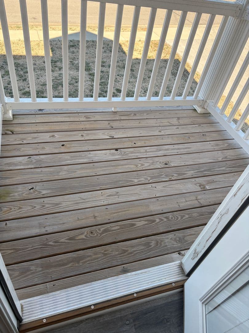 Bowling Green Apartment: 222 Moss View Street