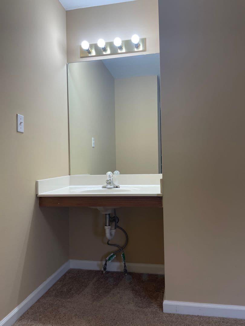 Bowling Green Apartment: 1114 Brockley Way
