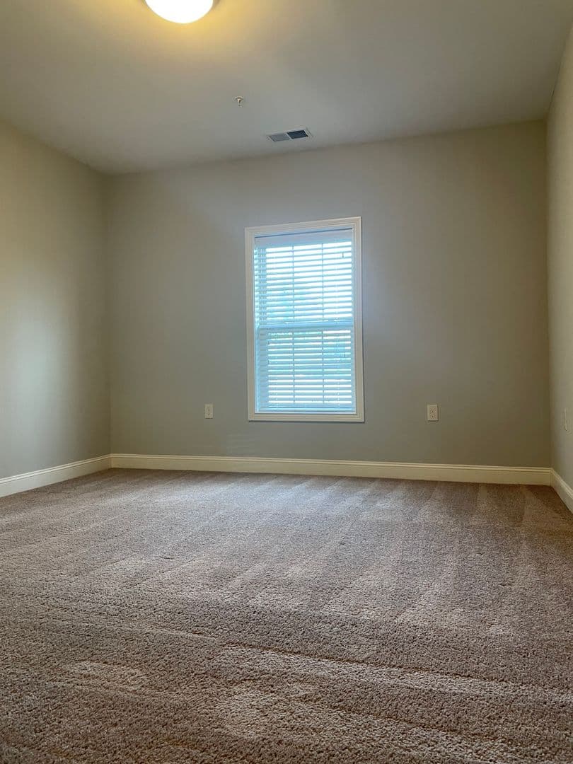 Bowling Green Apartment: 249 Greenwood Lane