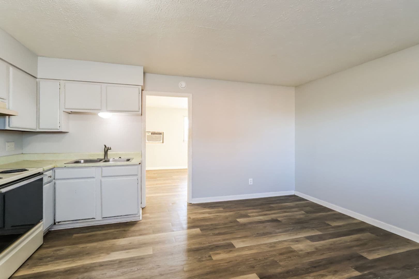 Bowling Green Apartment: 6550 Louisville Rd