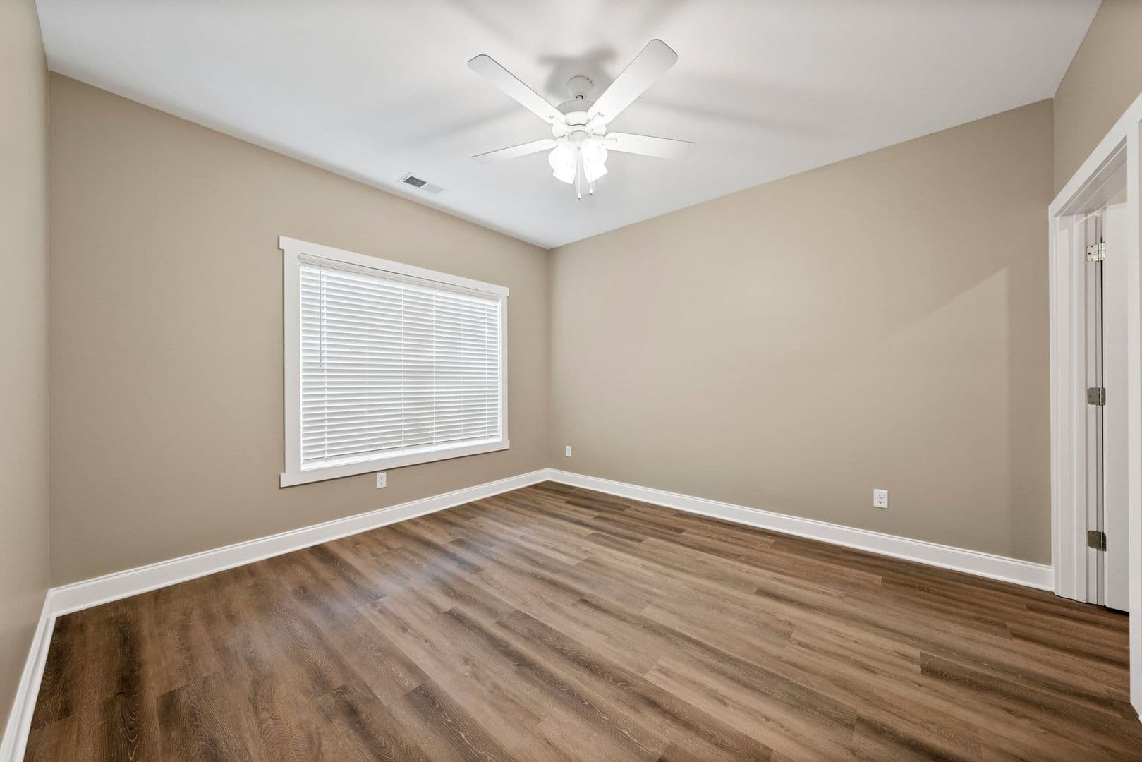 Bowling Green Apartment: 945 Riverbend Street