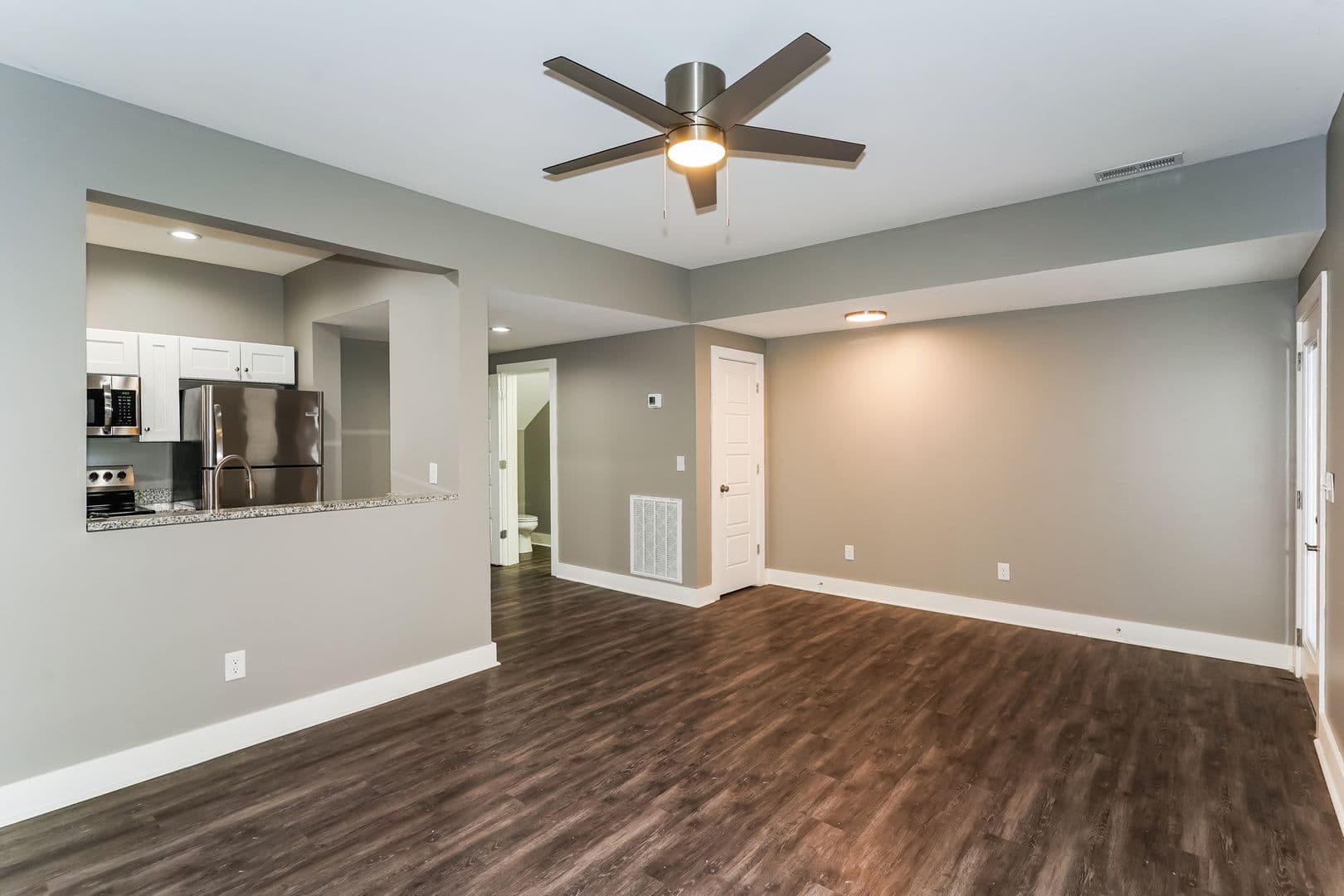 Bowling Green Apartment: 216 Moss View St