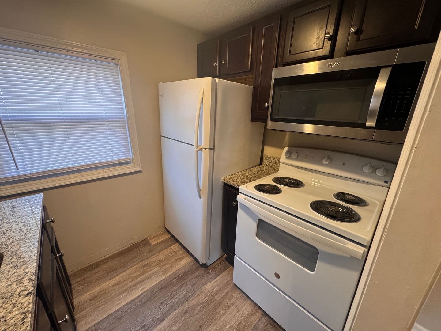 Bowling Green Apartment: 523 E 12th Avenue
