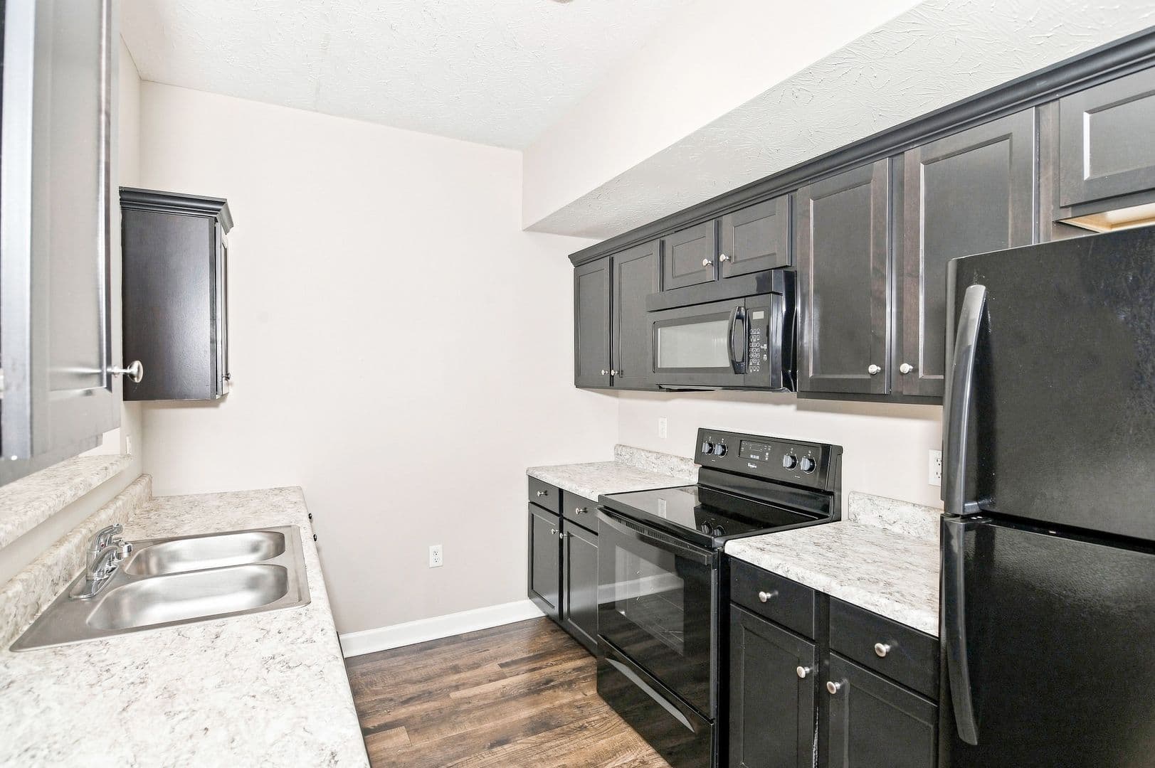 Bowling Green Apartment: 736 Village Creek Drive