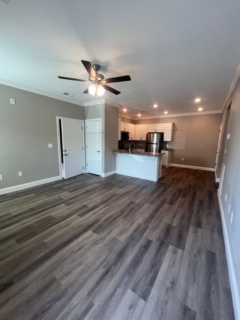 Bowling Green Apartment: 171 Hunt Village Lane