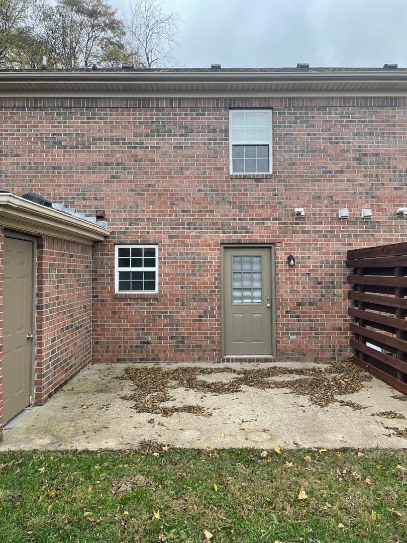 Bowling Green Apartment: 1114 Brockley Way