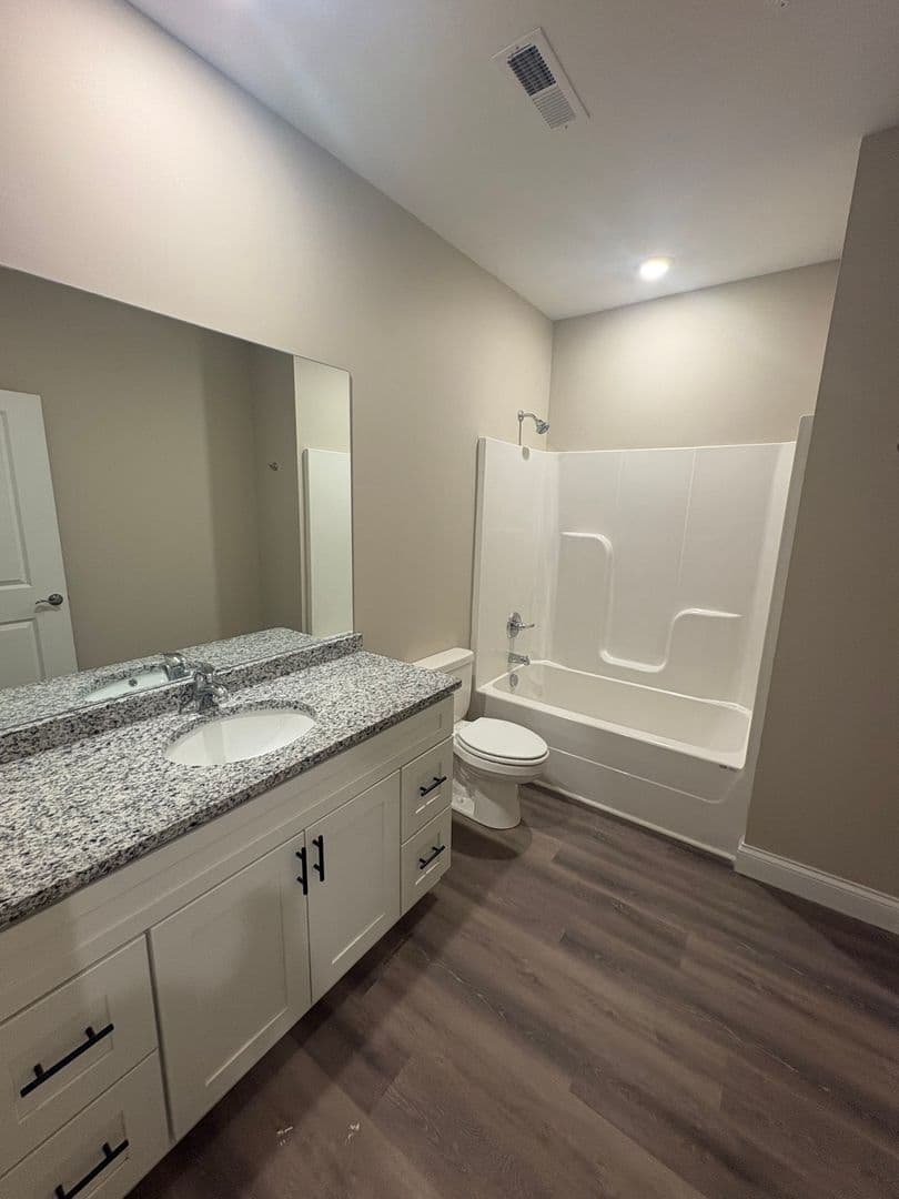 Bowling Green Apartment: 179 Walnut Creek Drive