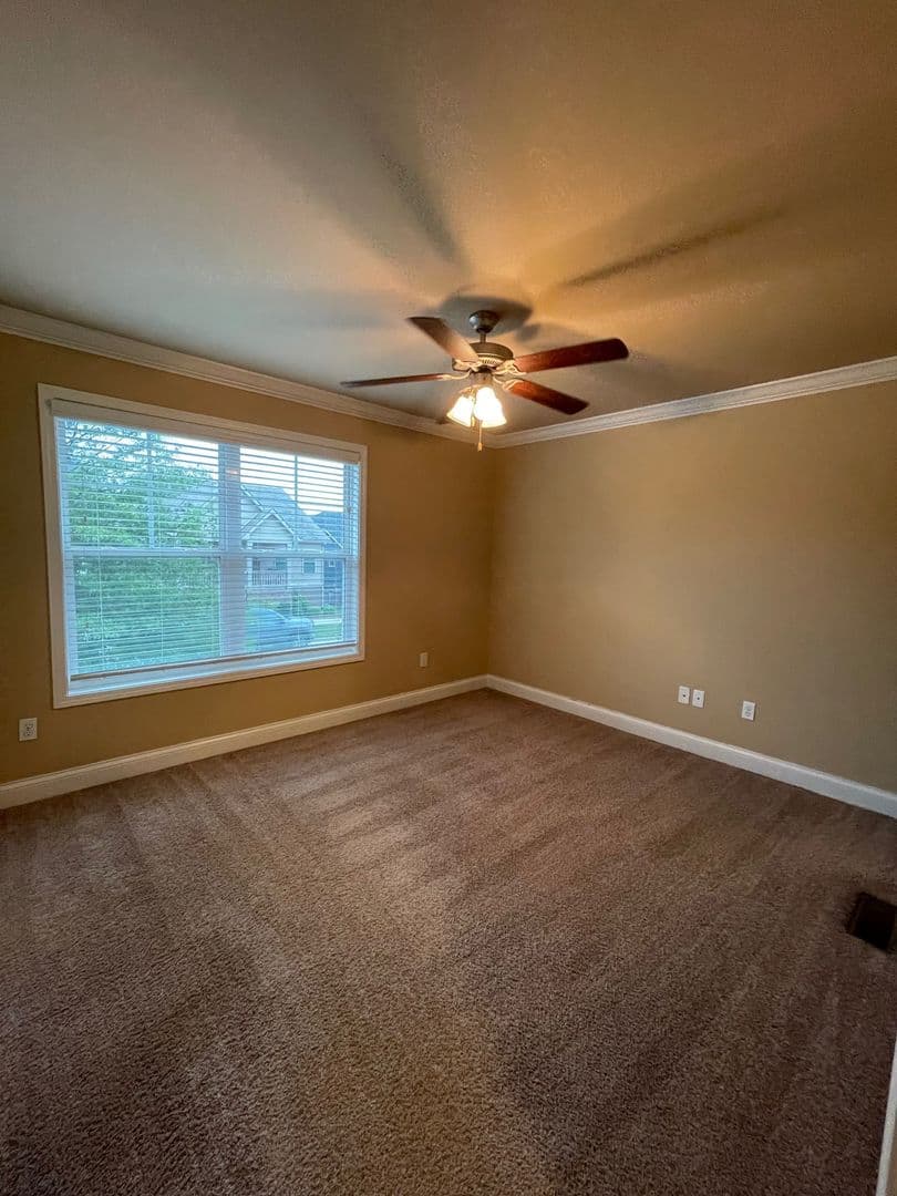 Bowling Green Apartment: 655 Declaration Way