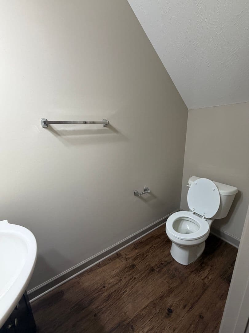 Bowling Green Apartment: 110 Audley Court