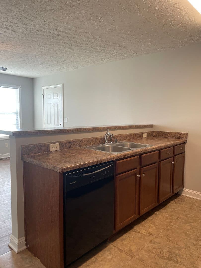 Bowling Green Apartment: 429 Upper Stone Avenue