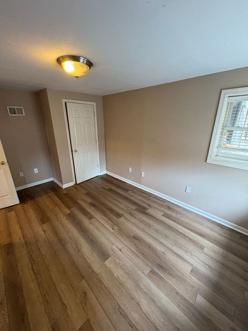 Bowling Green Apartment: 710 Cabell Drive