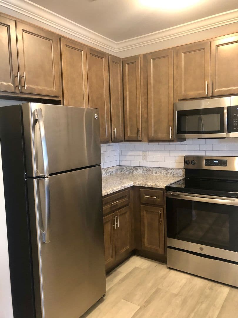 Bowling Green Apartment: 249 Greenwood Lane