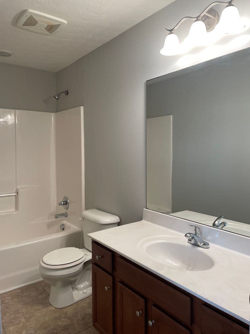 Bowling Green Apartment: 429 Upper Stone Avenue