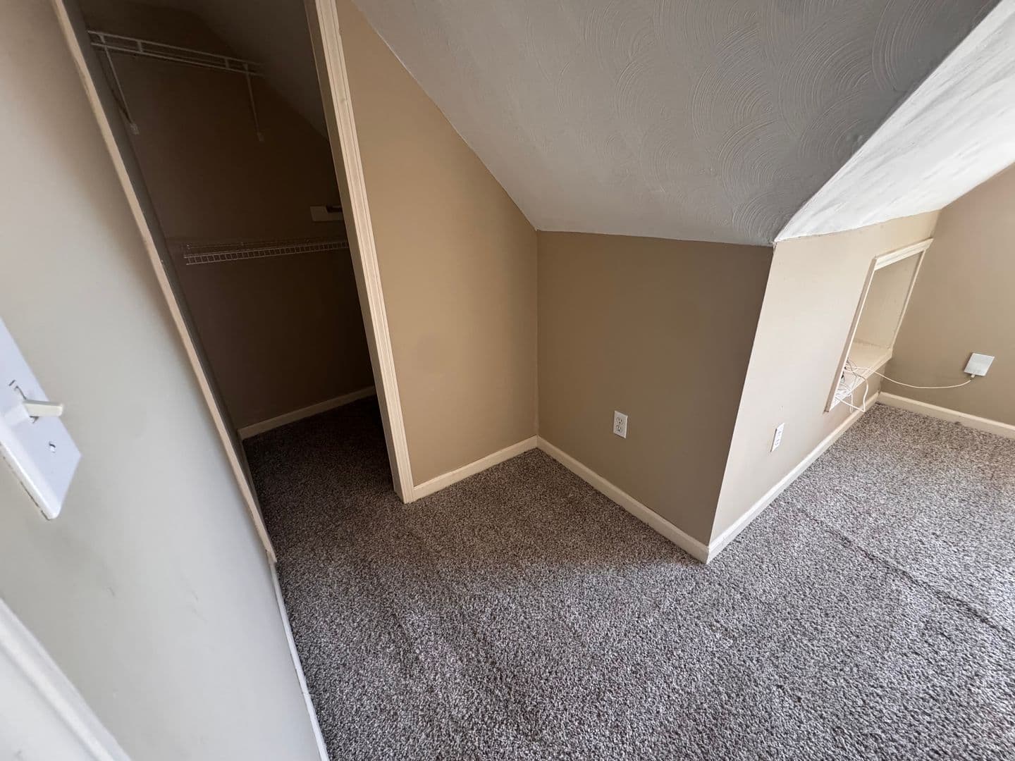 Bowling Green Apartment: 1359 High Street