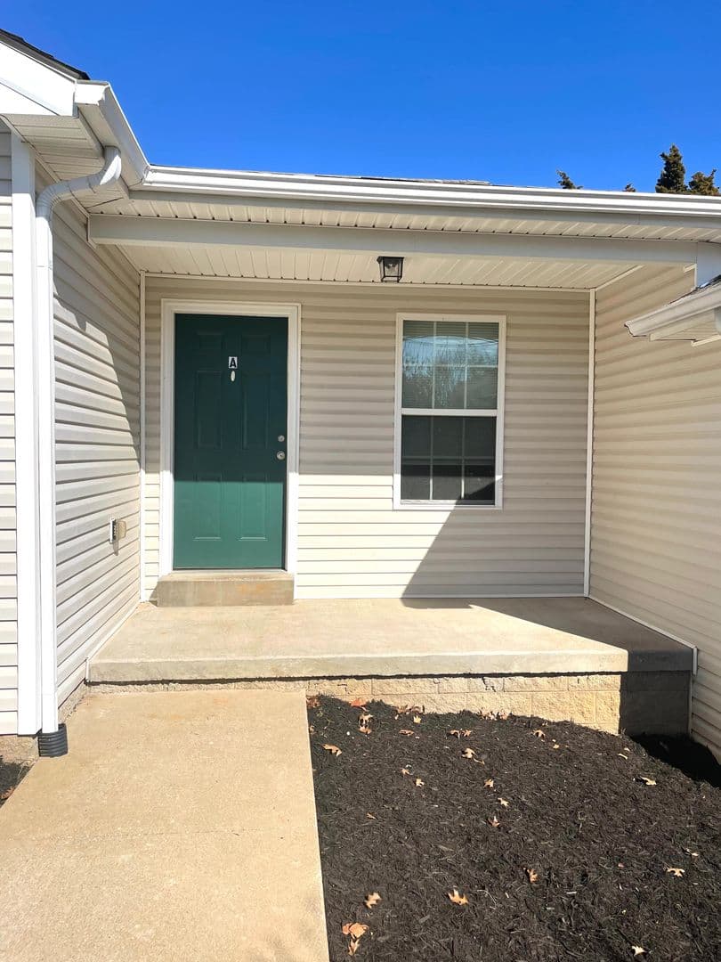 Bowling Green Apartment: 398 Lower Stone Avenue