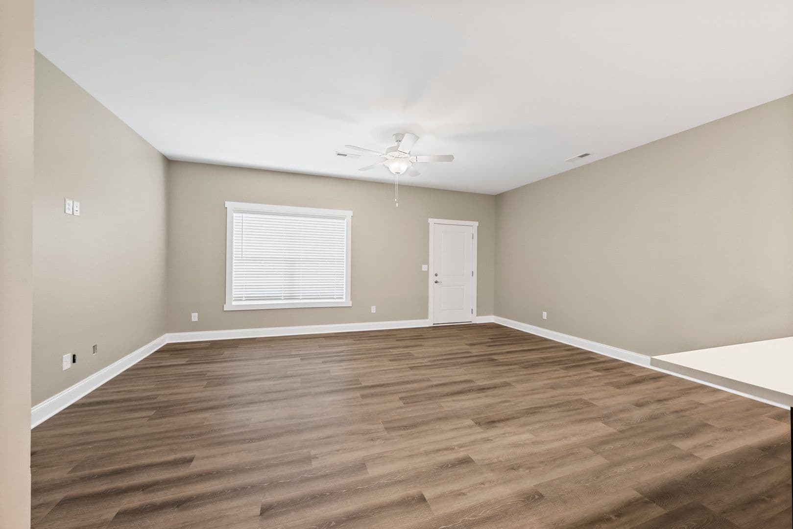 Bowling Green Apartment: 945 Riverbend Street