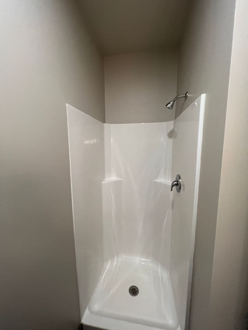 Bowling Green Apartment: 556 Emmett Ave