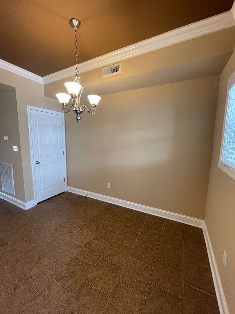 Bowling Green Apartment: 655 Declaration Way