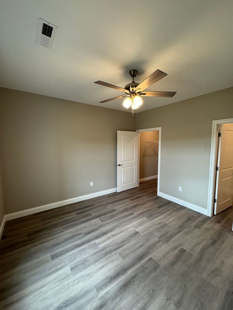 Bowling Green Apartment: 5204 Bakers Spring Street