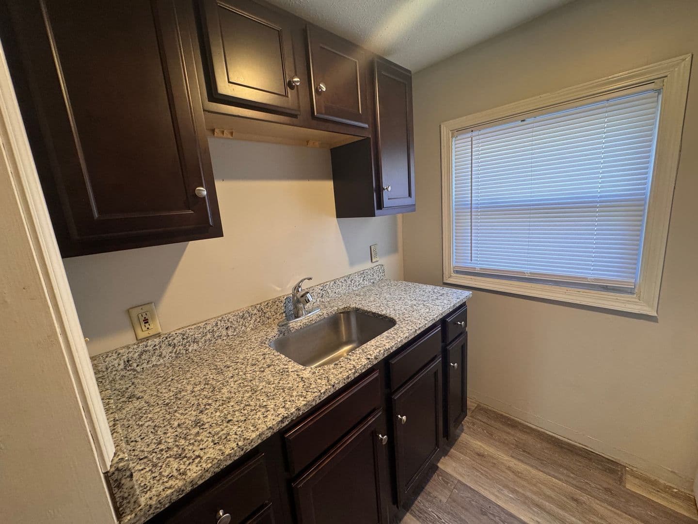 Bowling Green Apartment: 523 E 12th Avenue