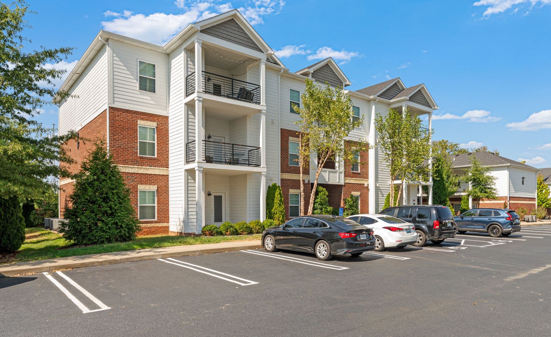 Bowling Green Apartment: 864 Fairview Avenue