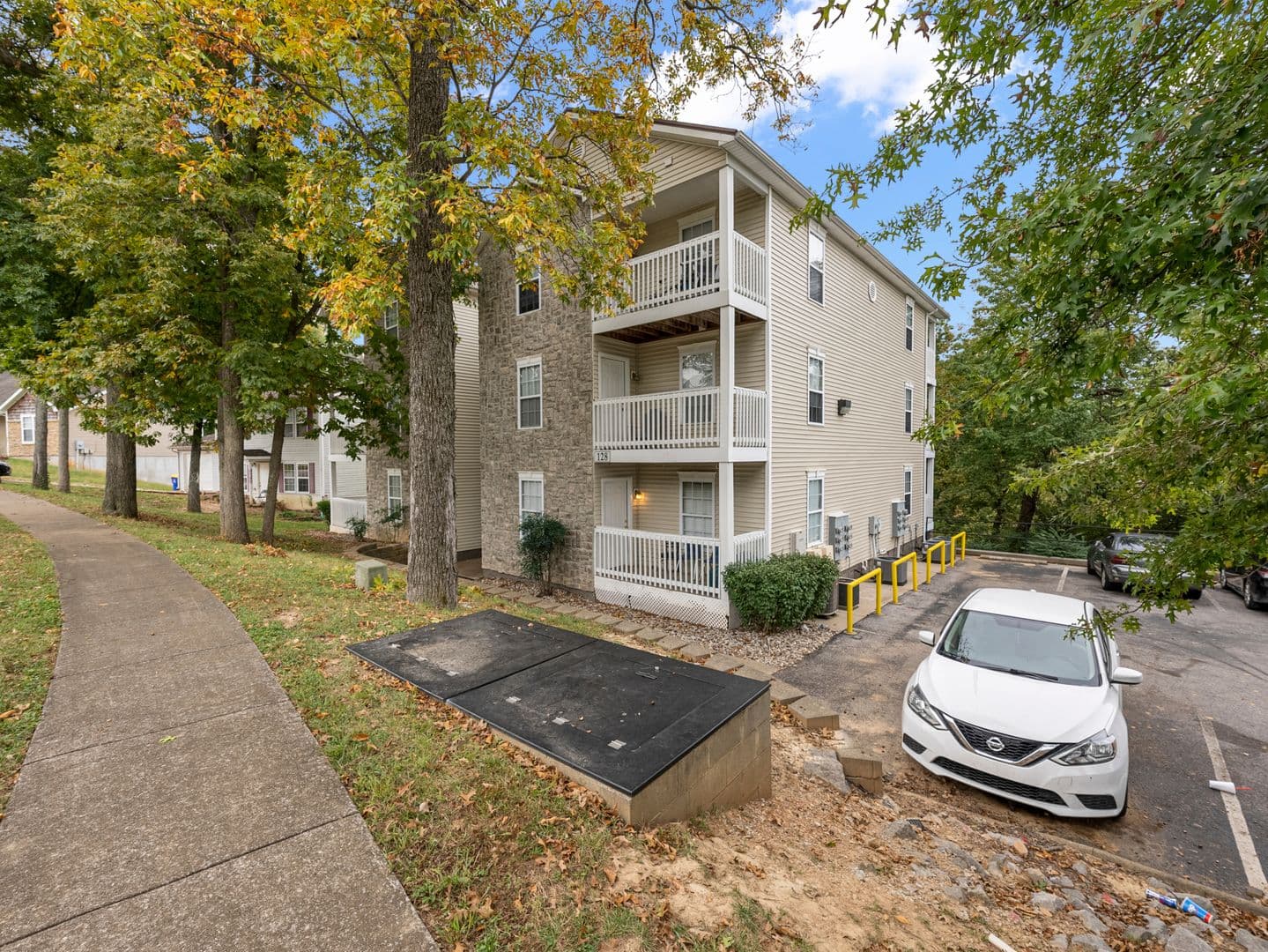 Bowling Green Apartment: 128 River Tanmer Way