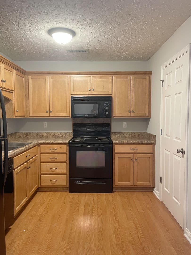 Bowling Green Apartment: 181 McFadin Station Street