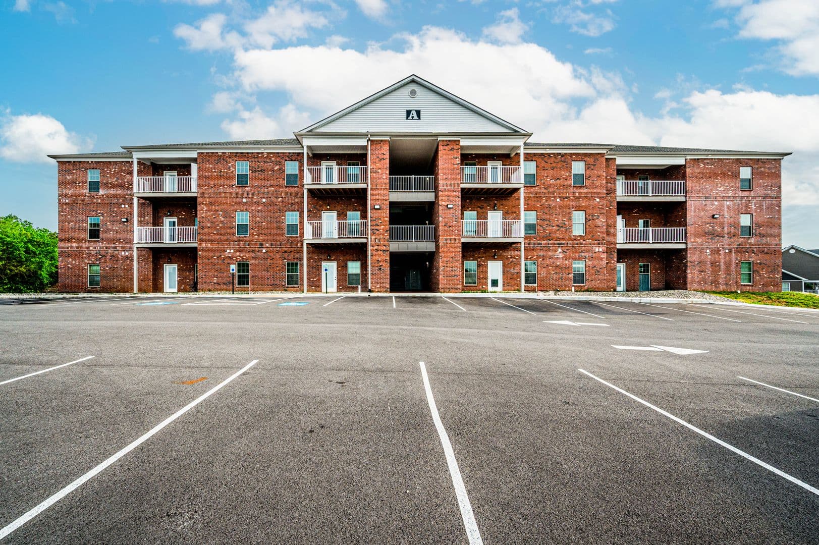 Bowling Green Apartment: 179 Walnut Creek Drive