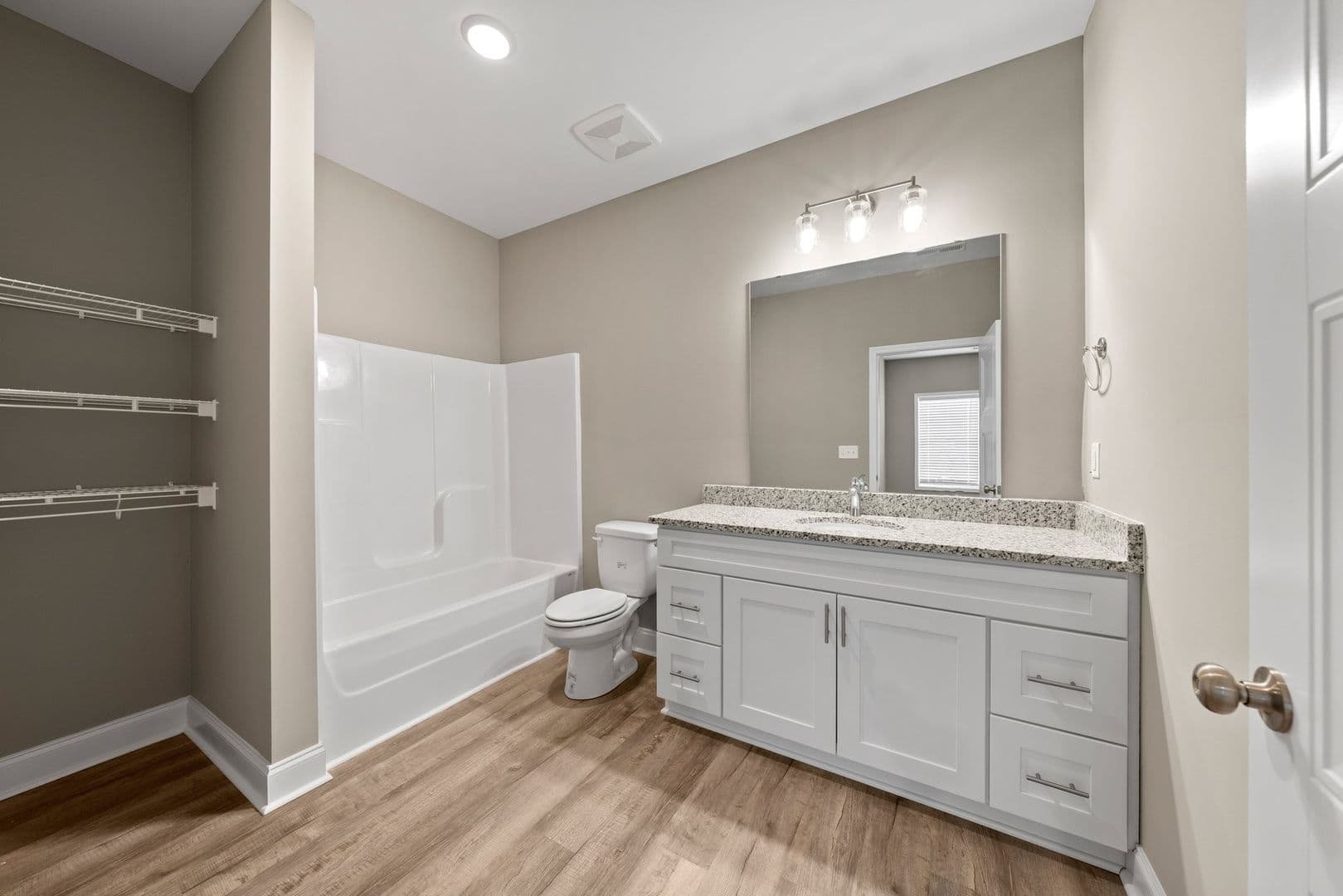 Bowling Green Apartment: 511 Traditions Boulevard