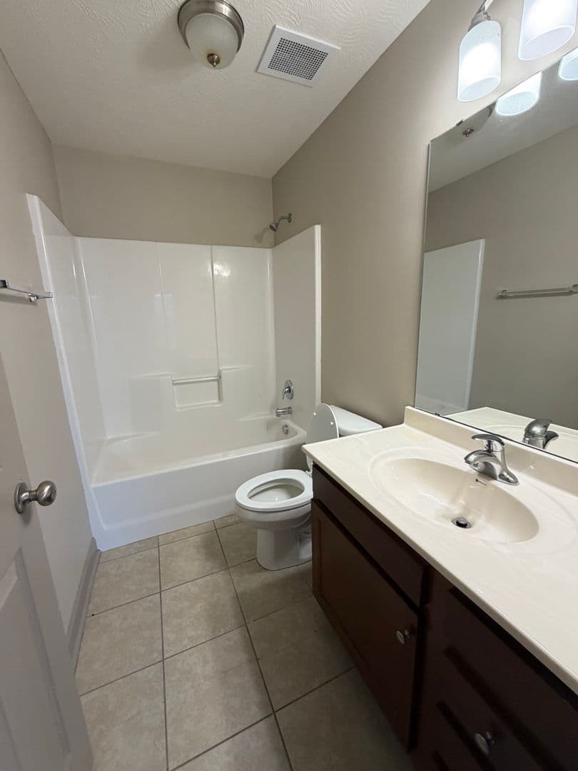 Bowling Green Apartment: 110 Audley Court