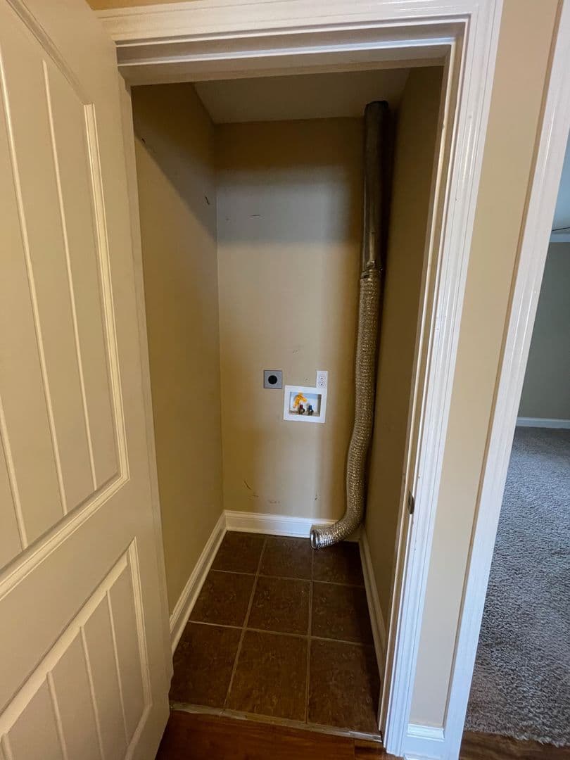 Bowling Green Apartment: 655 Declaration Way