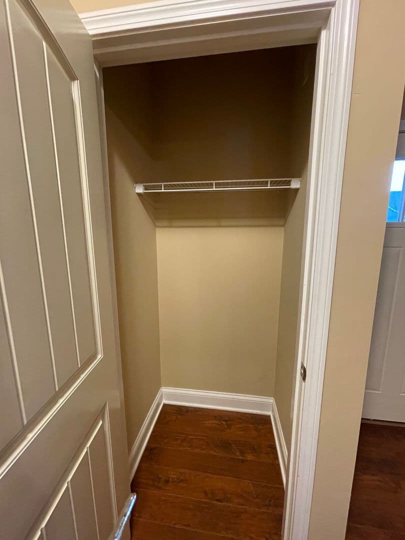 Bowling Green Apartment: 655 Declaration Way