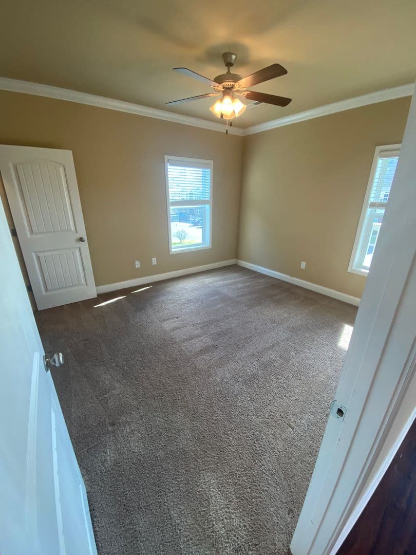 Bowling Green Apartment: 655 Declaration Way