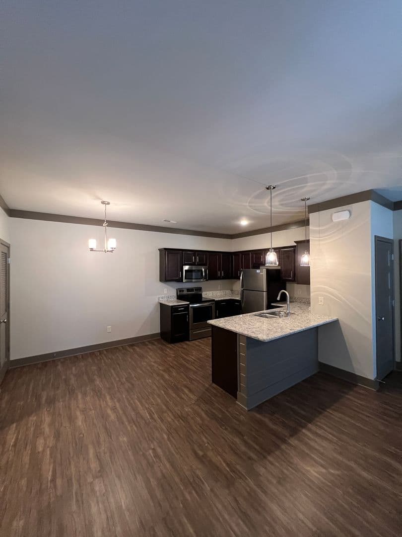 Bowling Green Apartment: 556 Emmett Ave