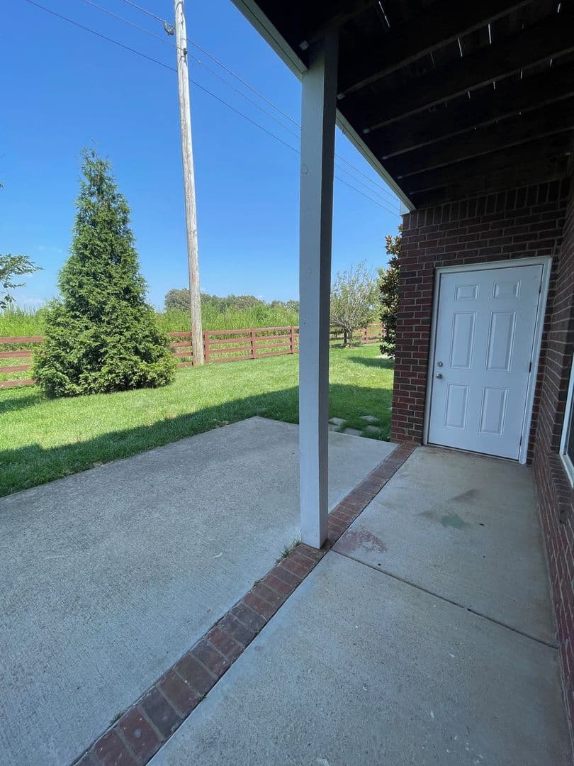 Bowling Green Apartment: 655 Declaration Way