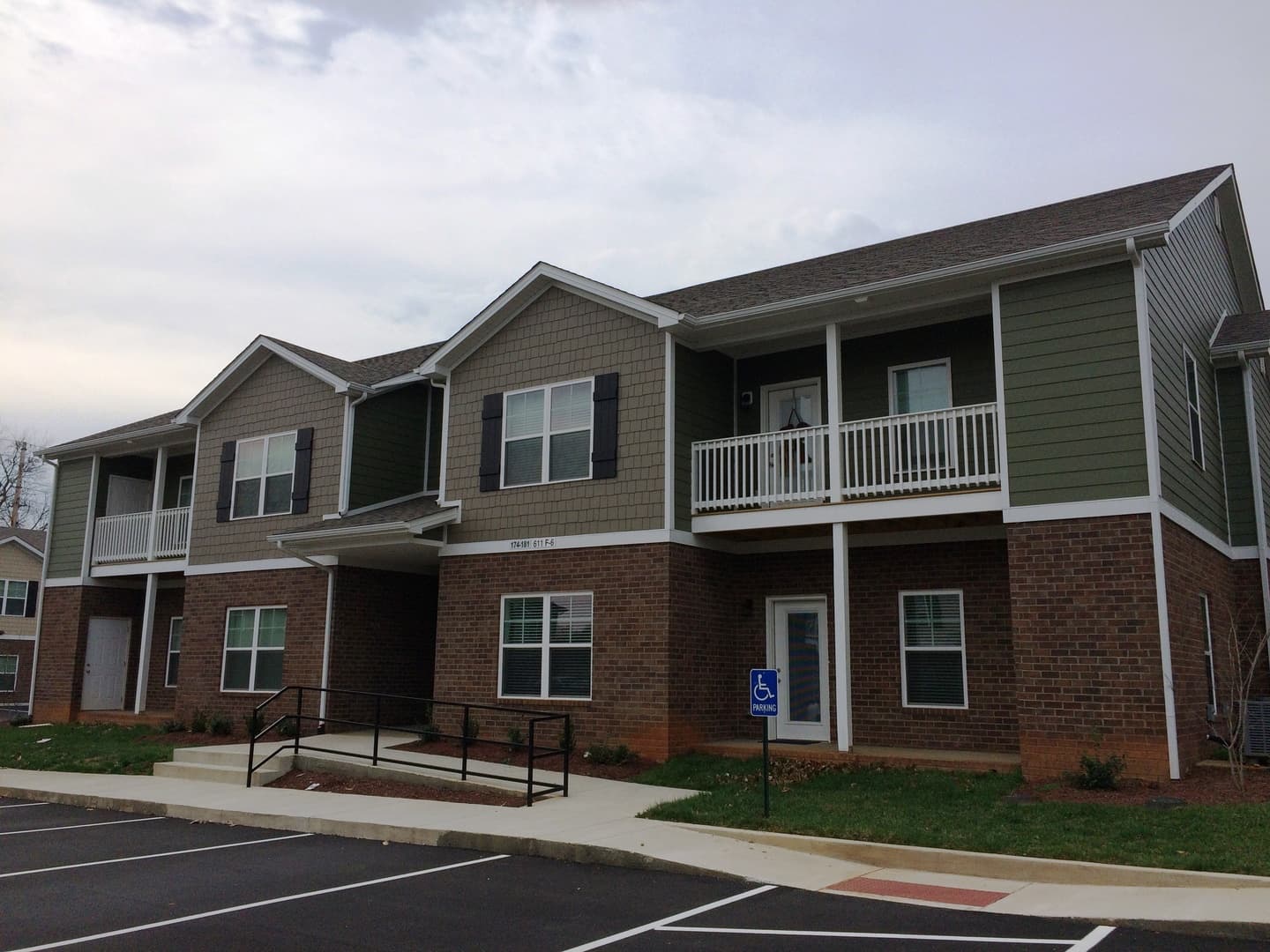 Bowling Green Apartment: 655 Declaration Way
