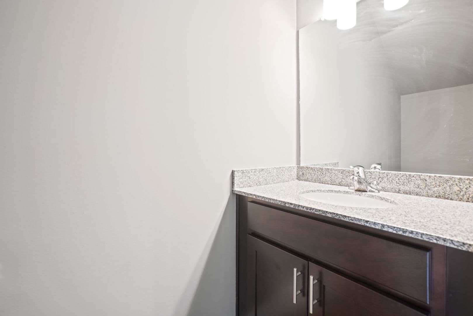 White House Apartment: 529 Raymond Hirsch Parkway