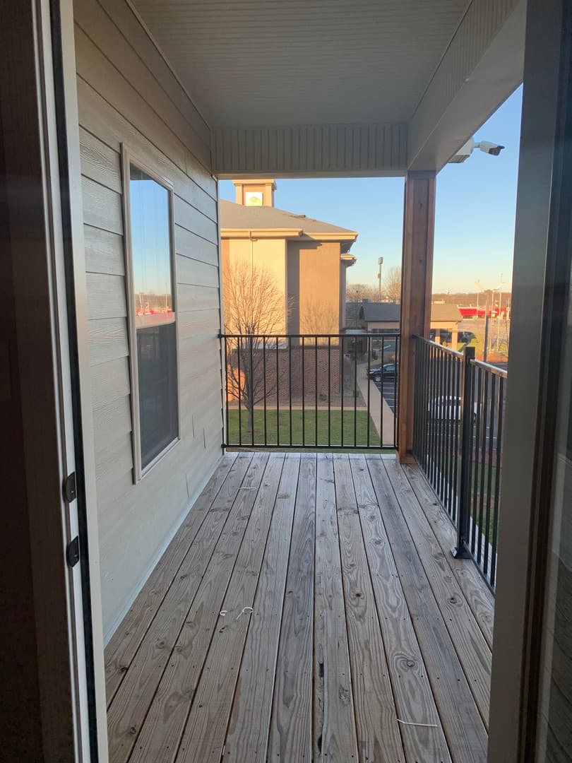 Bowling Green Apartment: 249 Greenwood Lane