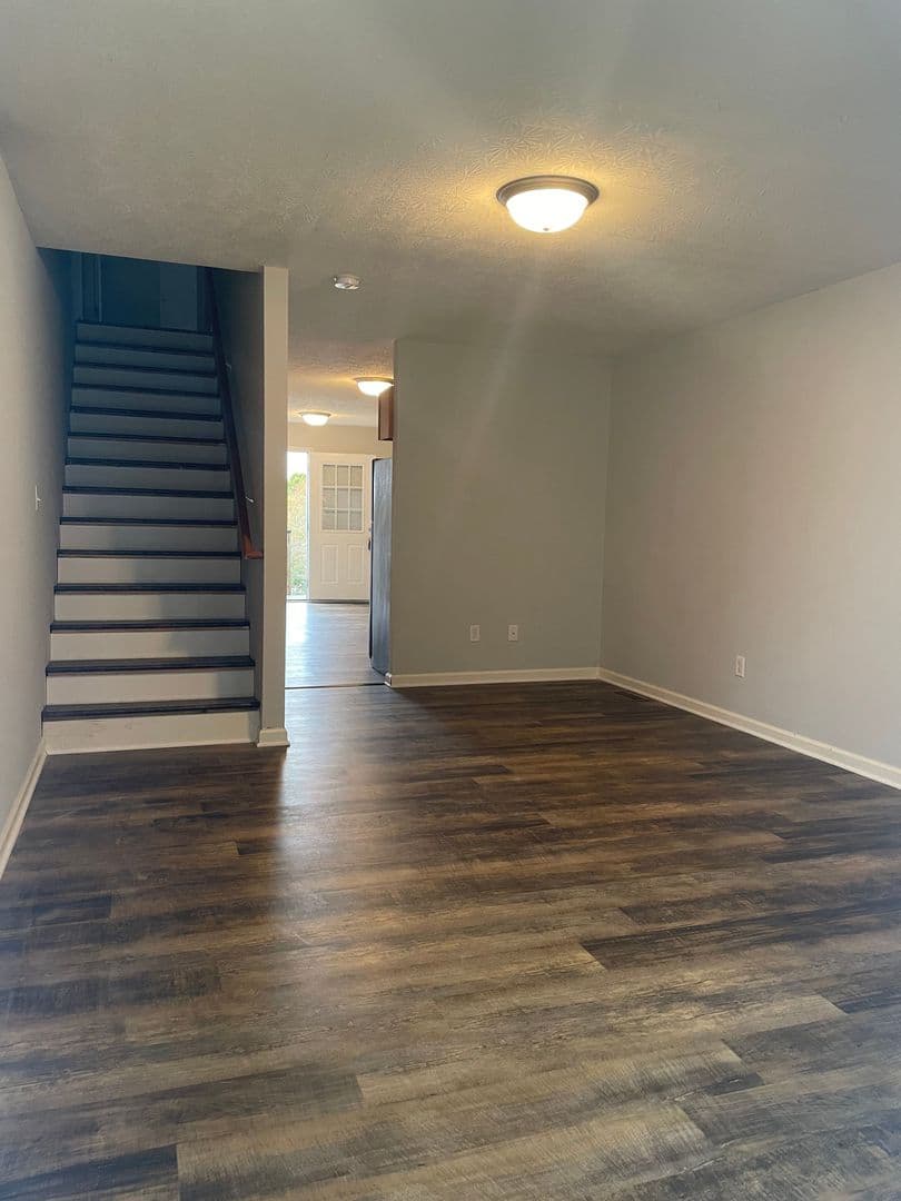 Bowling Green Apartment: 348 Upper Stone Avenue