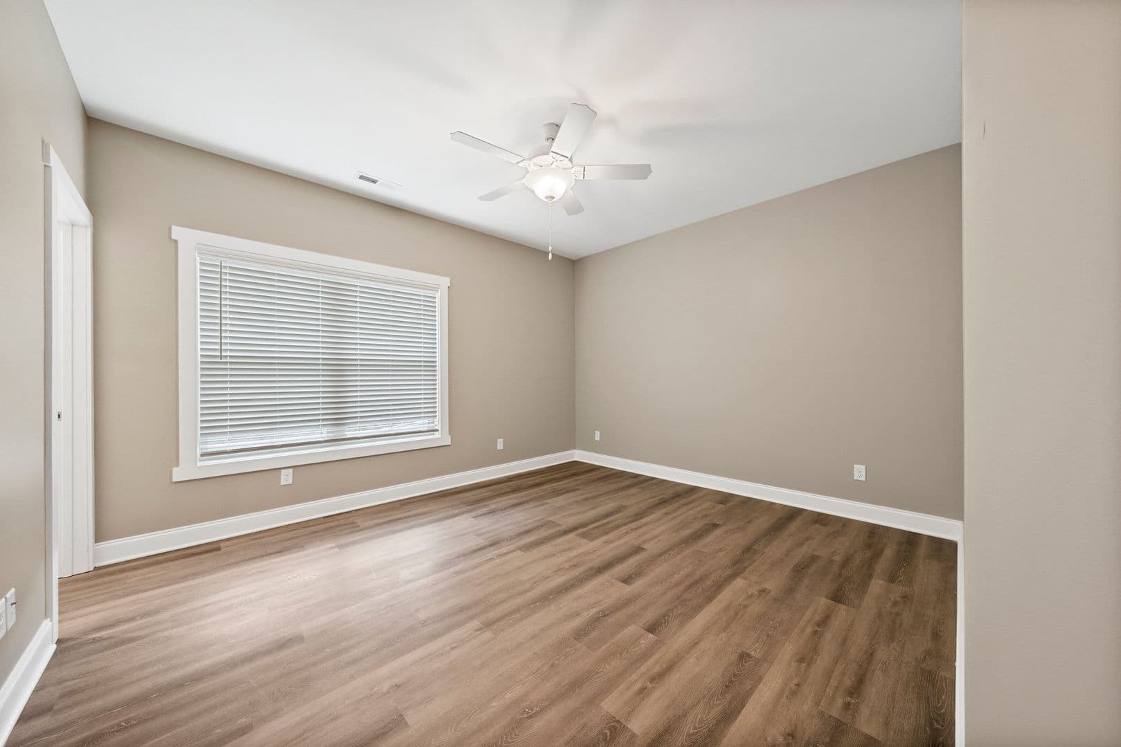 Bowling Green Apartment: 945 Riverbend Street