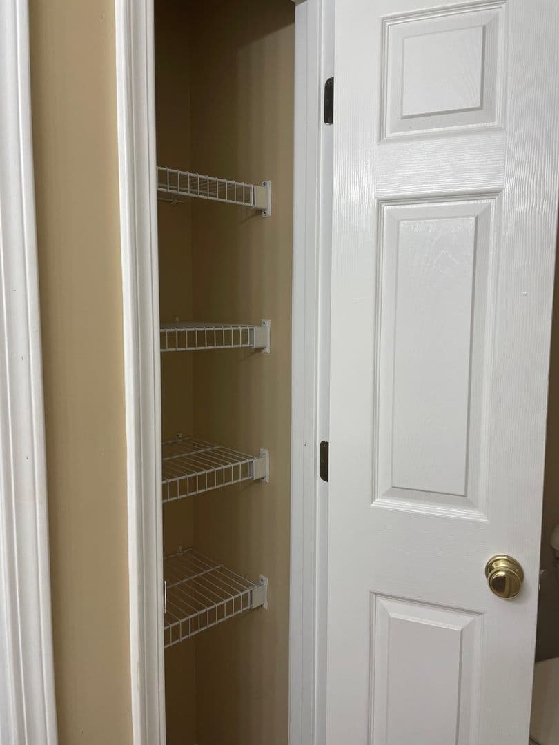 Bowling Green Apartment: 1114 Brockley Way