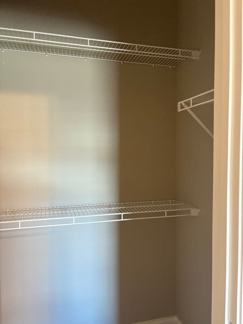 Bowling Green Apartment: 222 Moss View Street