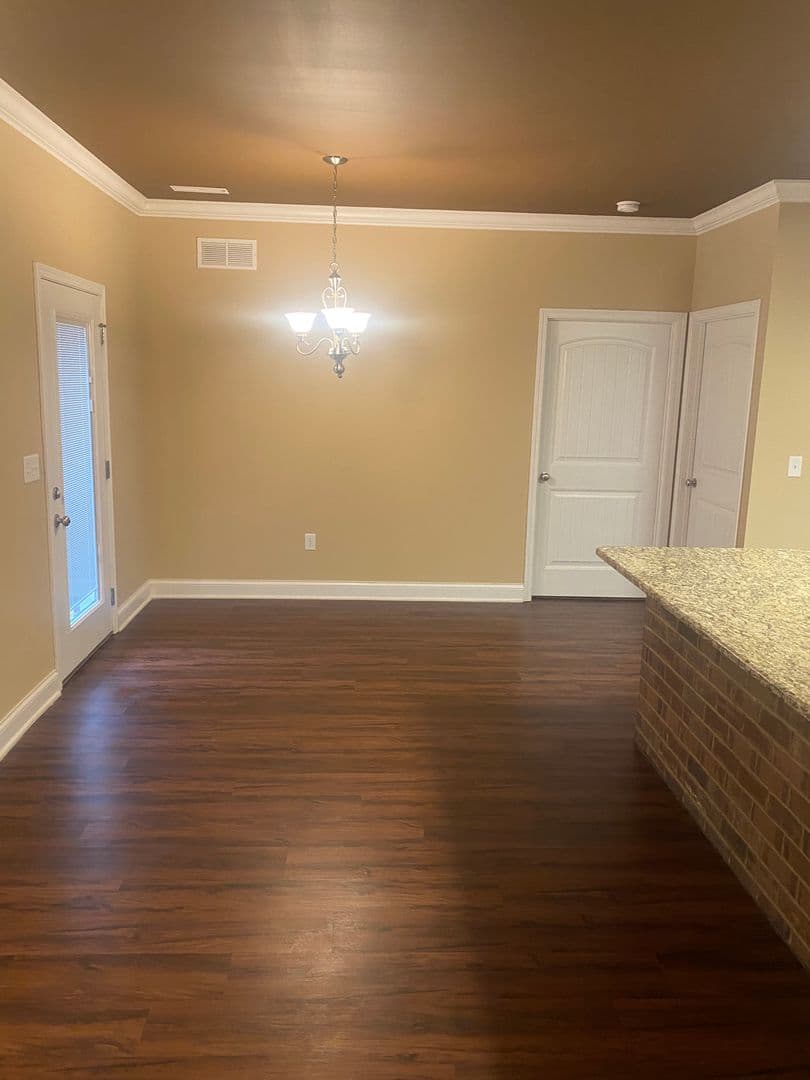 Bowling Green Apartment: 655 Declaration Way