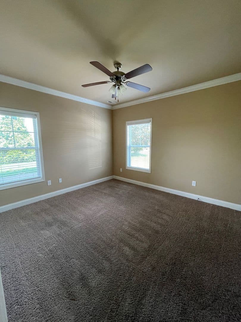 Bowling Green Apartment: 655 Declaration Way